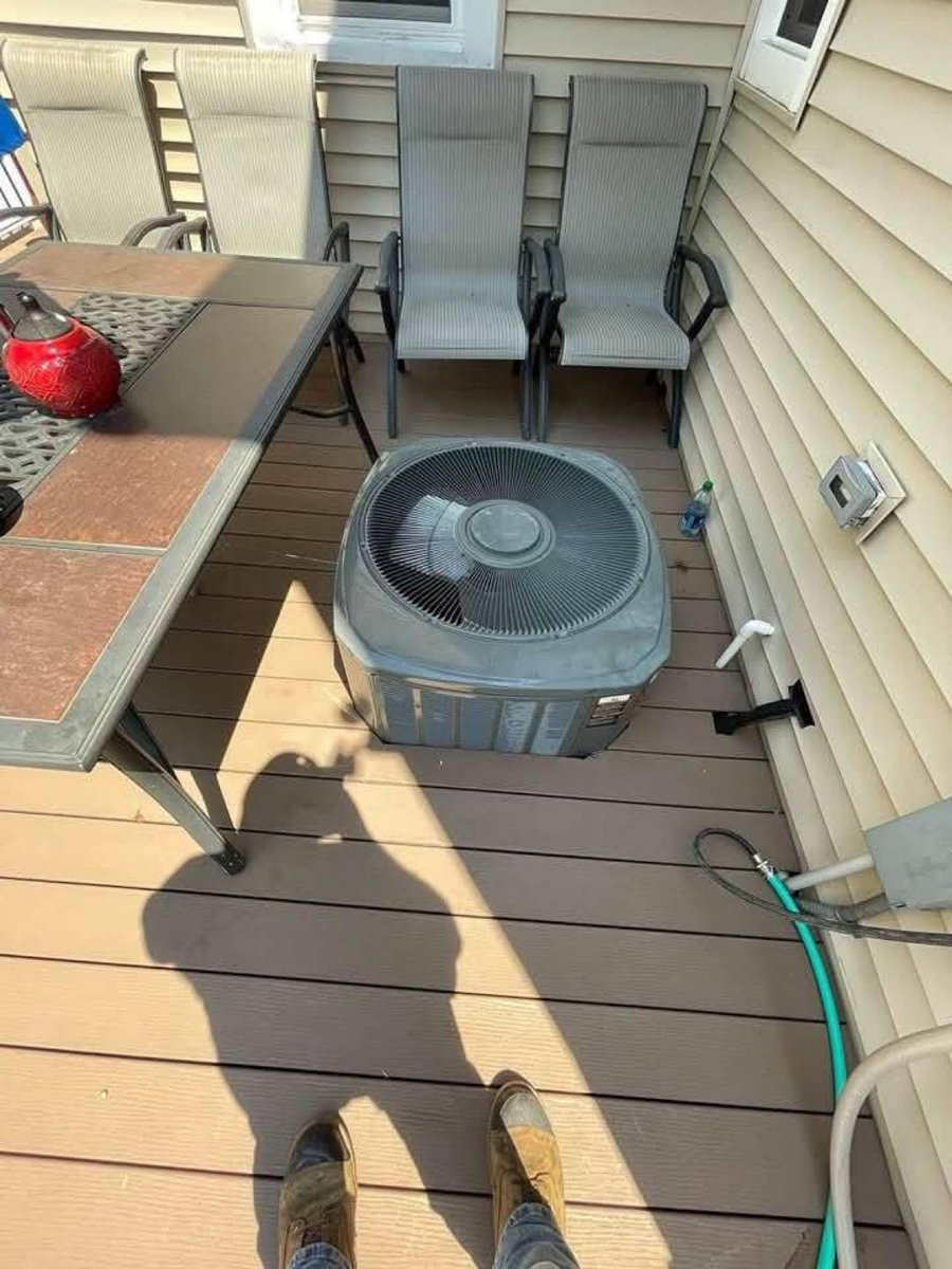 asmilefixer's tweet image. Anybody need a new deck? I know a guy.