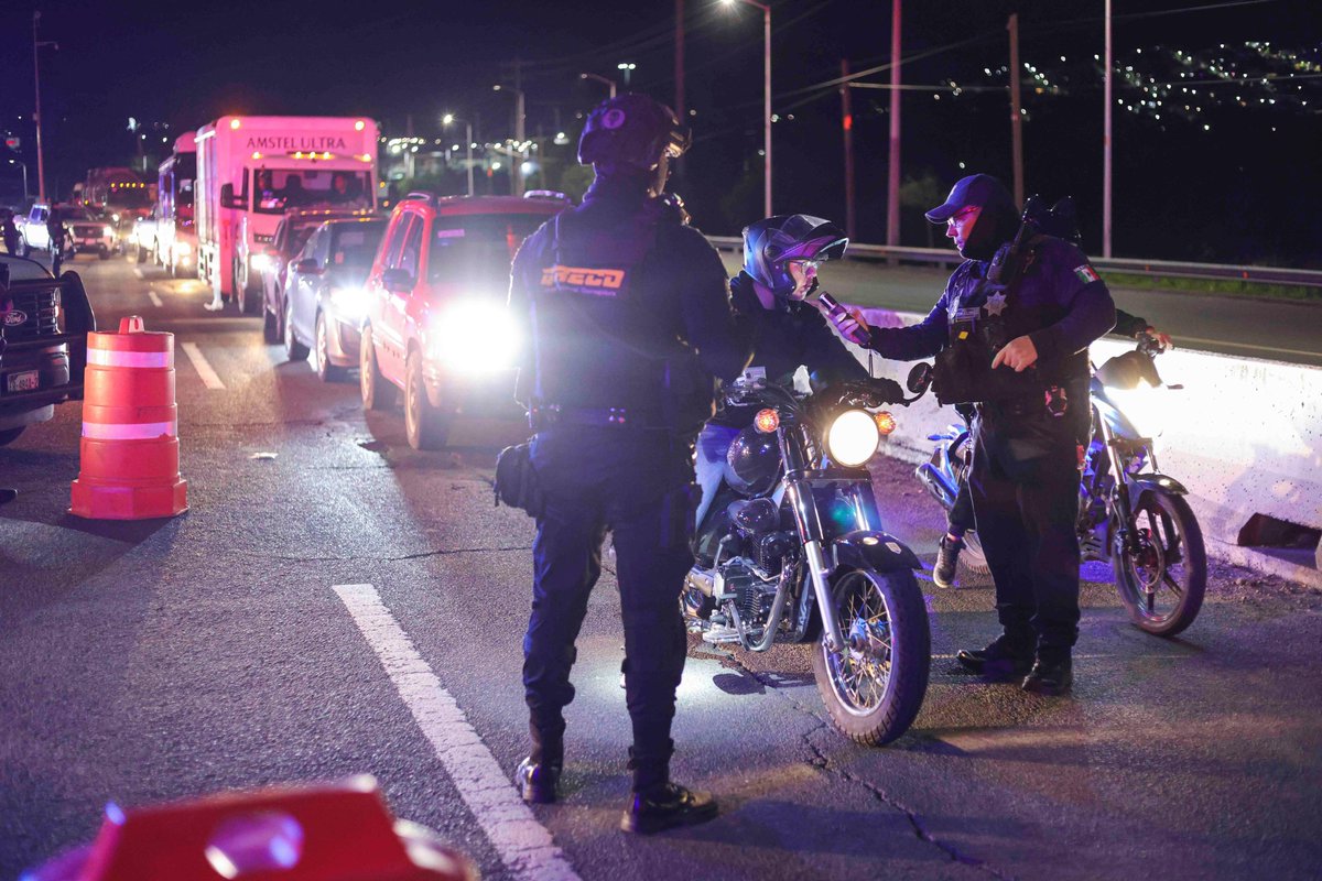 AlertaQro's tweet image. 🚨🚓 Supervisan #OperativoAlcoholímetro en #Corregidora 🍺🥴
🛣️🚘🏍️ Durante el primer semestre de 2025, han reforzado el alcoholímetro, por lo que 17 personas han sido remitidas al Juzgado Cívico 🧑⚖️
Más detalles aquí ⤵️
wp.me/p8iMZT-XkK