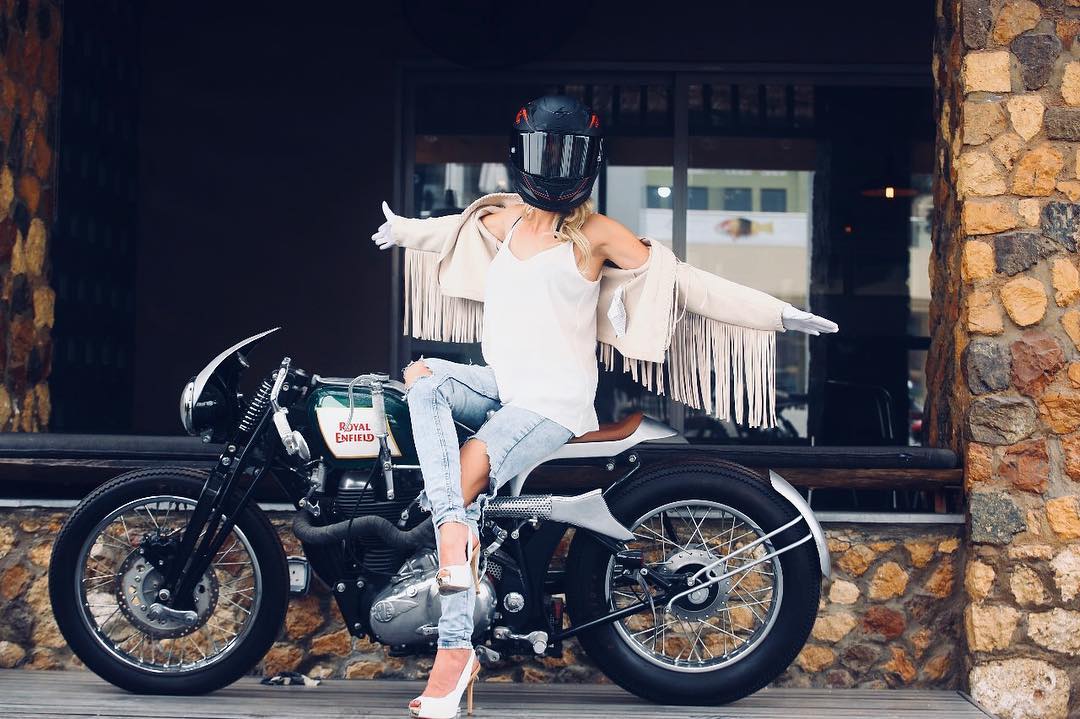 MoreMotorcycles's tweet image. Royal Enfield 
#BikerGirl 

📷
@shark_katrin_official
