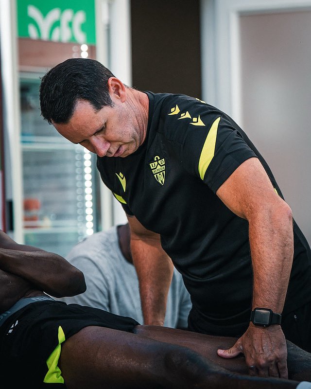 No solo se reconstruye la rodilla — se reconstruyen la mente, la fuerza y el amor por lo que hace. Volver más fuerte no es una opción, es el destino.