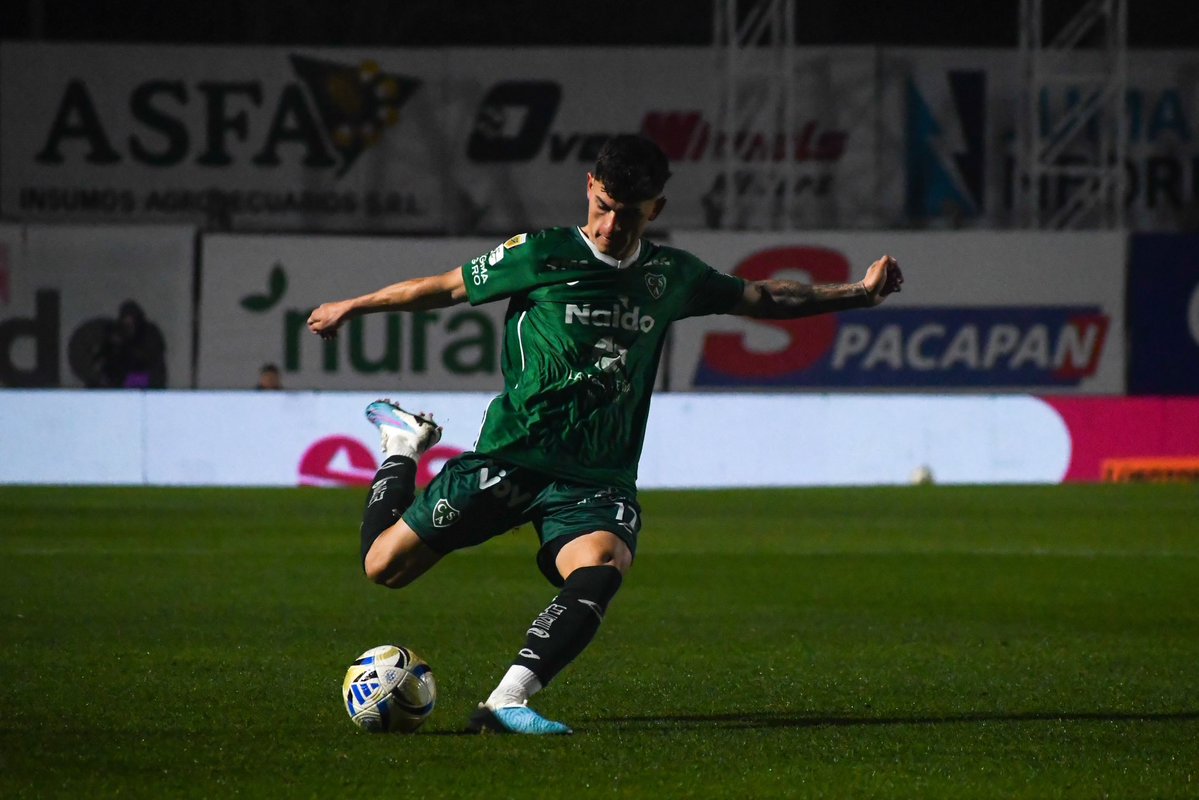 CASarmientoOf's tweet image. 🏆 #TorneoBetano - Clausura 2025 / ⏱️ Final del primer tiempo
🟢 #Sarmiento 0️⃣ - ⚪ Lanús 2️⃣
#DaleVerde 🇳🇬