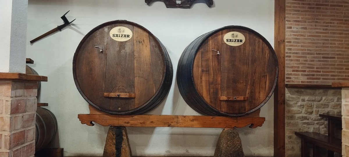 metal_nava's tweet photo. No solo veo gigantes 😁😁😁😋😋
#Alloz #Sidreria #Sagardotegia https://t.co/sQR5Jufk4R