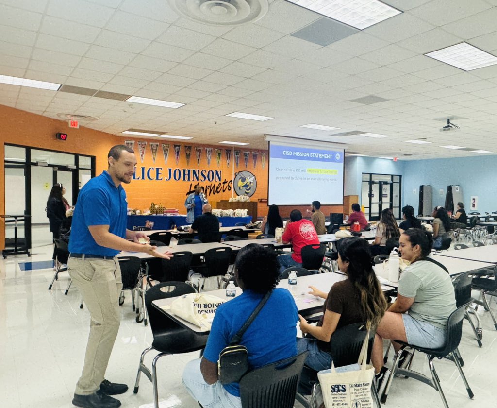 AliceJohnsonJrH's tweet image. Yesterday we spent time with some our new Hornets! We are excited to welcome our new staff to campus. Going to be an exciting school year! ππ #HornetNation