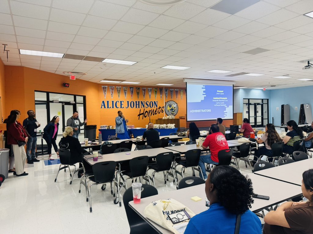 AliceJohnsonJrH's tweet image. Yesterday we spent time with some our new Hornets! We are excited to welcome our new staff to campus. Going to be an exciting school year! ππ #HornetNation