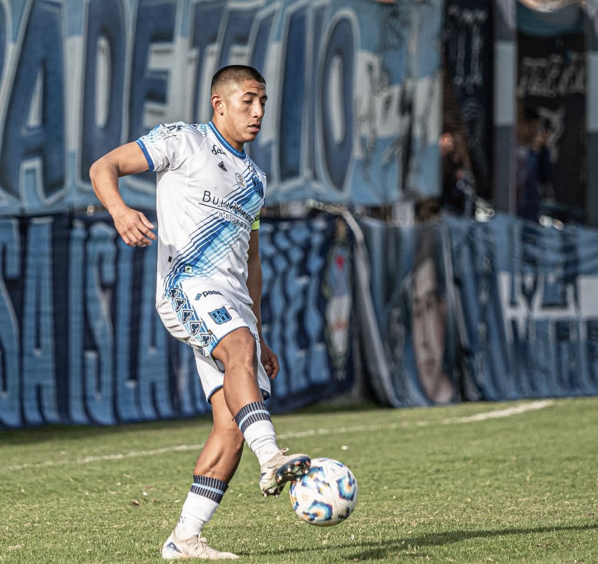 CLMerlo's tweet image. 🚨Gimnasia (LP) fichó a Juan Yangali, mediocampista central de San Telmo.
*️⃣Llega a préstamo por 18 meses y con una opción de compra desde San Telmo.