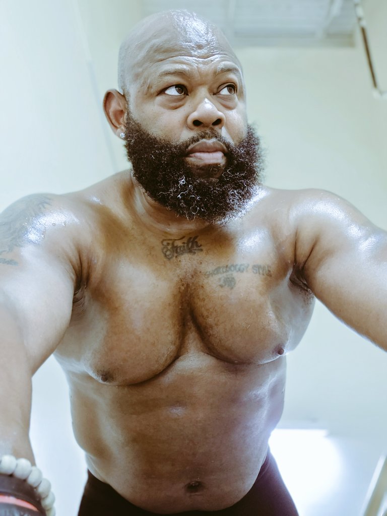 barrylinson34's tweet image. GOODMORNING DAY 2,002 Consecutive days the daily ritual pushups journey 1st set #1600pushupschallenge 2nd set 1600 total #3200pushupschallenge averaging 5,300 pushups a with God amen dont let your age be your cage keeping 55 alive @F3Nation