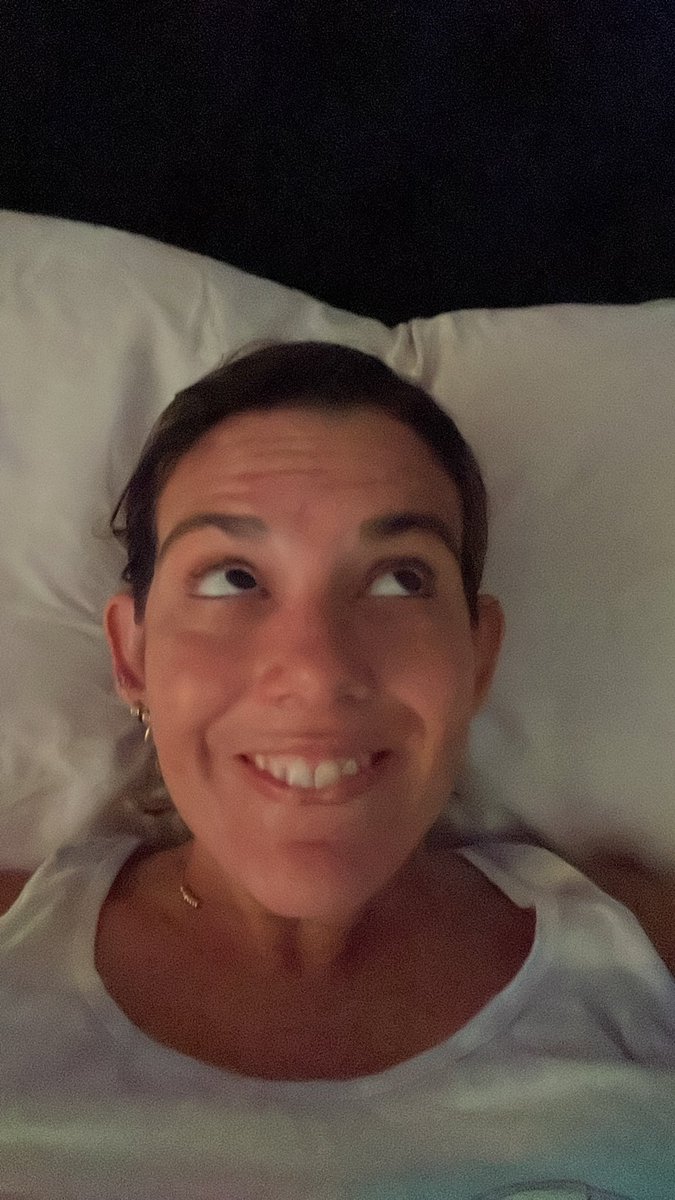 Mi esposa es lo más lindo, hermoso y gracioso del planeta, sus bromitas me hacen feliz, me gusta mucho cuando me molesta, es la alegría de mi vida