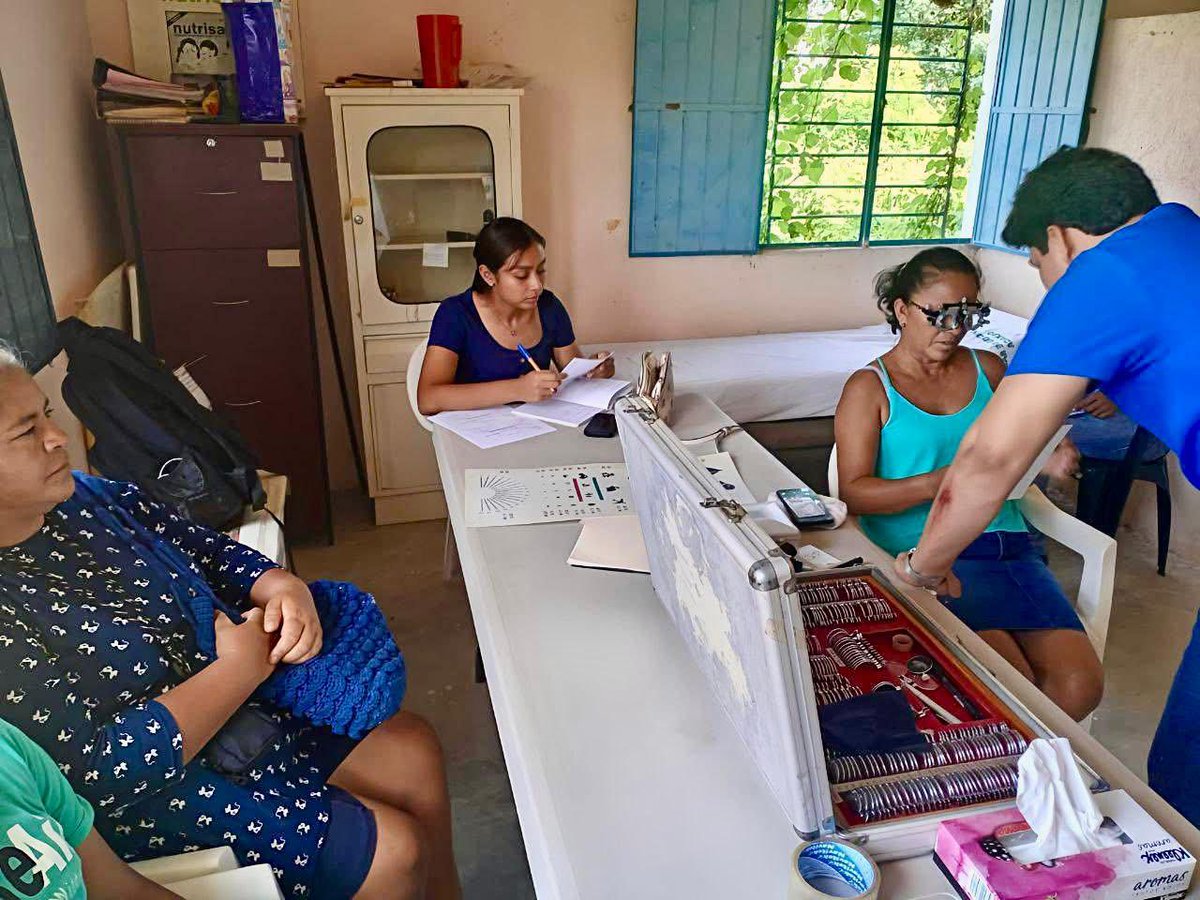 En apoyo a familias de escasos recursos, la #FundaciónNino visitó colonias del Puerto de #SalinaCruz acompañado de Médicos Oftalmólogos realizaron estudios gratuitos de la vista para entregarán lentes personalizados. <a href="/frecuencia2460/">frecuencia 2460</a> <a href="/Nino_Morales1/">Antonino Morales Toledo</a> #Oaxaca