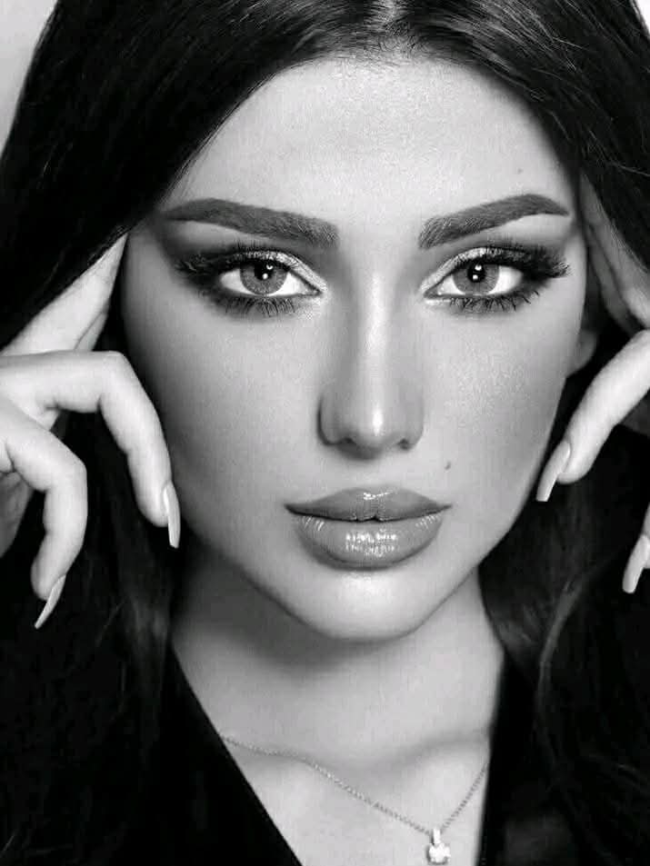 أخاف ألا أنام ويتسلل برد الغياب إلى صدري،
 أريد أن أغفو خاليه من كل الذكريات،
 ووعود الأمس ومواجع الغد
حتى من الأحلام.... 💭