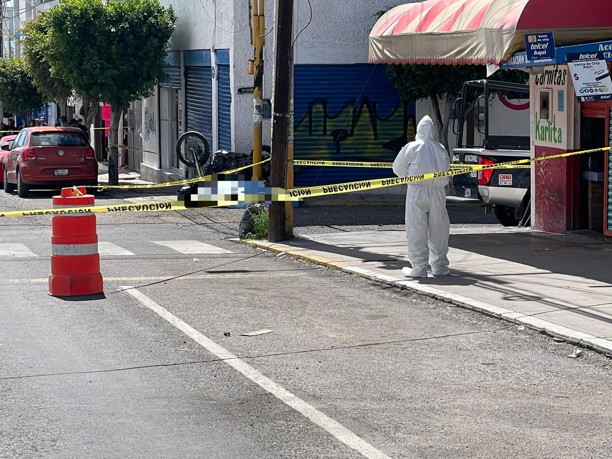 AlertaQro's tweet image. #AlertaSucesos | 🖤🕊️ Mūerê motociclista tras chocar 💥🏍️ con una ambulancia 🚨🚑en #SanJuandelRío
⛑️🚑La ambulancia iba rumbo a una emergencia cuando fue impactada por la motocicleta que circulaba a gran velocidad🛣️🚓⚠️
La información aquí 👇
wp.me/p8iMZT-XkP