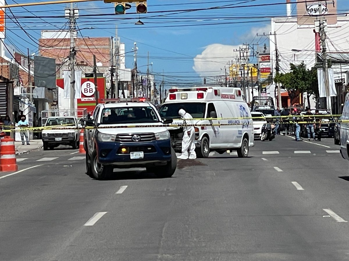 AlertaQro's tweet image. #AlertaSucesos | 🖤🕊️ Mūerê motociclista tras chocar 💥🏍️ con una ambulancia 🚨🚑en #SanJuandelRío
⛑️🚑La ambulancia iba rumbo a una emergencia cuando fue impactada por la motocicleta que circulaba a gran velocidad🛣️🚓⚠️
La información aquí 👇
wp.me/p8iMZT-XkP