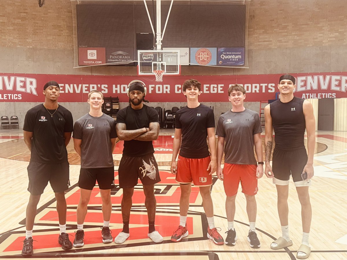 DU_MensHoops's tweet image. Great to have former Pio and @nbagleague guard Ade Murkey back on campus with a few of the guys, sharing his journey and his memories from DU. 

“Build a culture here boys” 
#GoPios