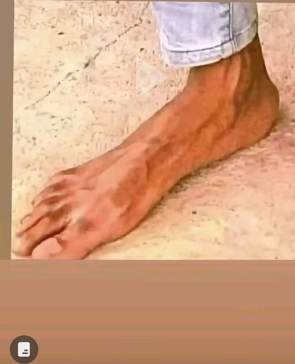 هذا الوحيد اللي تصدقه اذا 

قال لك دقيقه اكون عندك😂