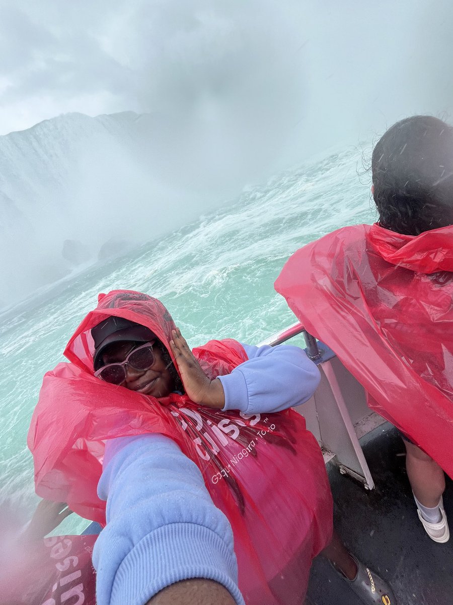 fafalitagbor's tweet image. After two years, Niagra finally saw me.