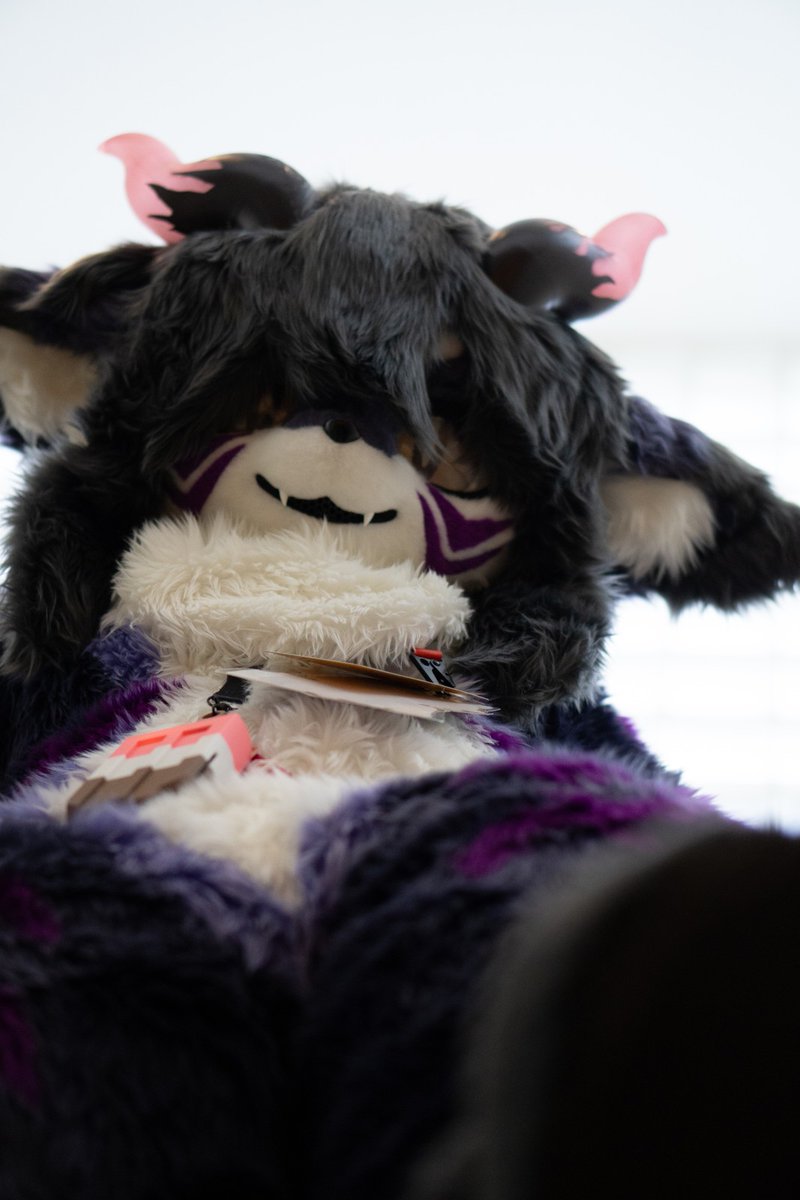 What are you doing down there?
----
📸: <a href="/PajraGaoGao/">☁️💙Pajra/ハイラ💙☁️</a> 
#FursuitFriday