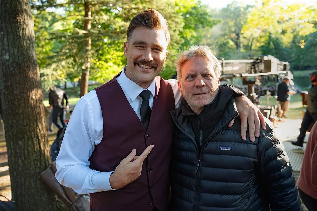 87KillaT's tweet image. Travis Kelce on set of Happy Gilmore 2 🎬⛳ 

(killatrav 📷)