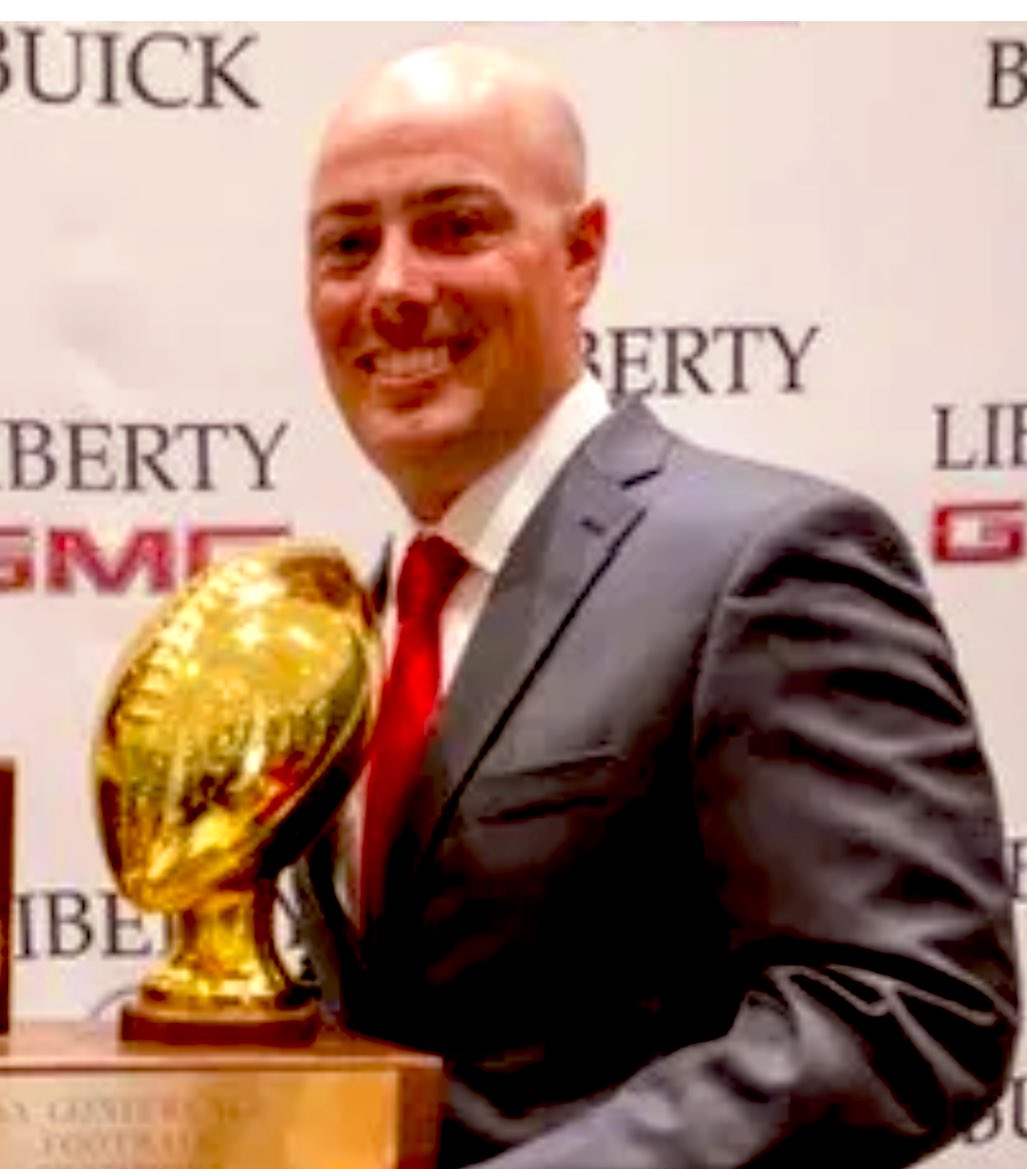 KevinMcCabe987's tweet image. 3-Peat, Here We Come! @LibertyFBLions HC @coachthomasfb joins the Dean as I return to the airwaves tomorrow on the Kevin McCabe Show 10:15am @PAWoodyAZ @AZSports 98.7