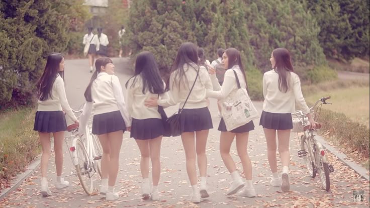 yujuworks's tweet photo. Why are we forgetting the og and their school trilogy https://t.co/XIxu37Urmj