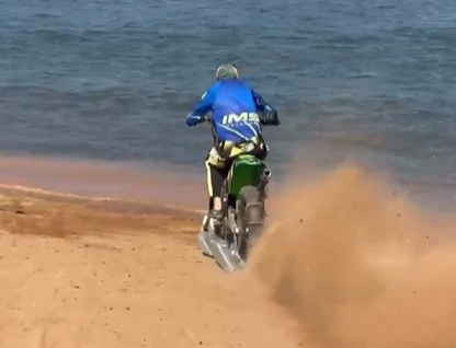 A motorcyclist in Brazil has put his motocross bike through the challenge of all challenges as he attempts to ride on water. visordown.com/news/motorcycl…