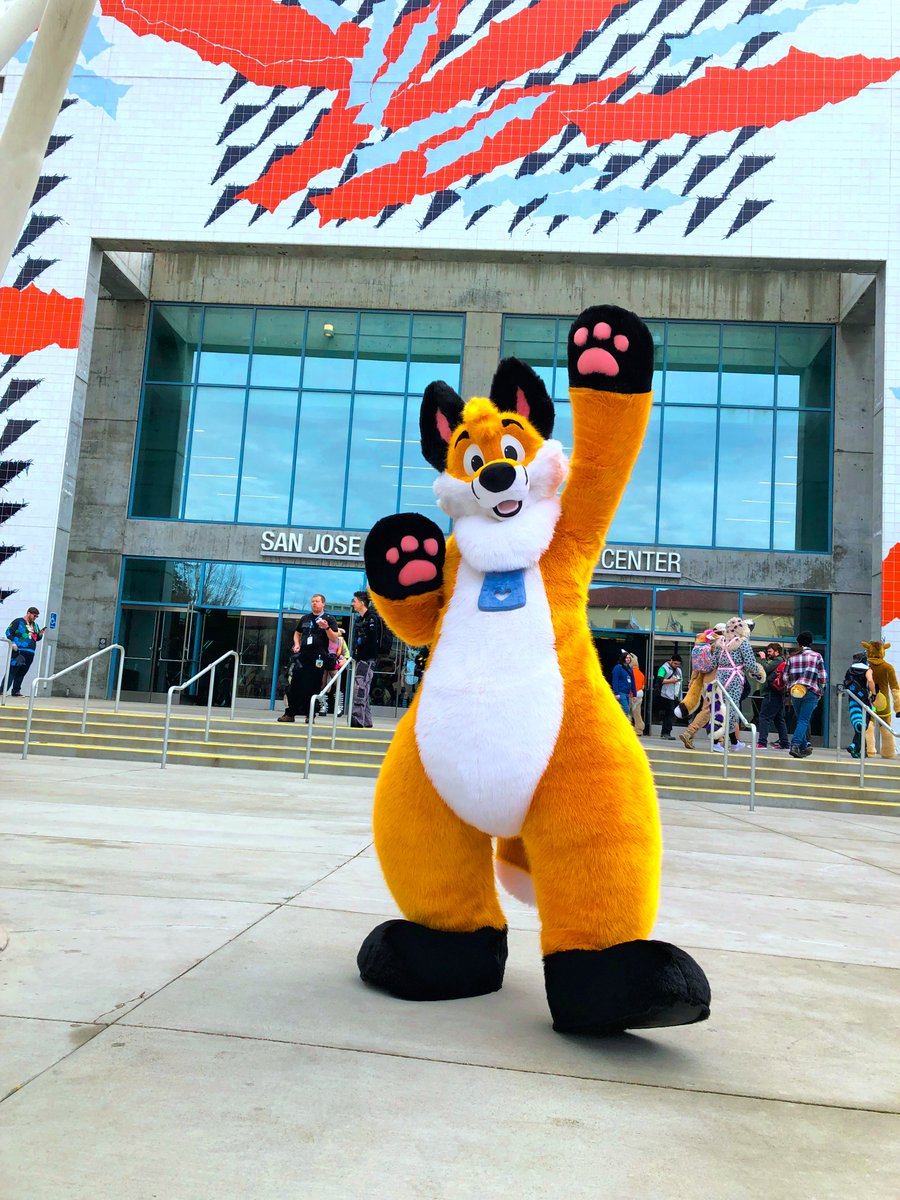 洋ナシの形   ˗ˏˋ🍐ˊˎ˗

#FursuitFriday