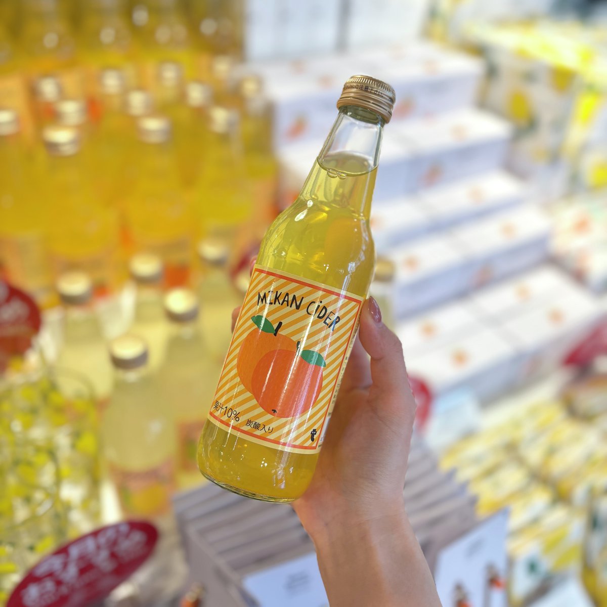 FlyingTiger_JP's tweet image. 冷やして飲みたい、レモネードとみかんサイダー🍋🍊✨
微炭酸入りです🍹