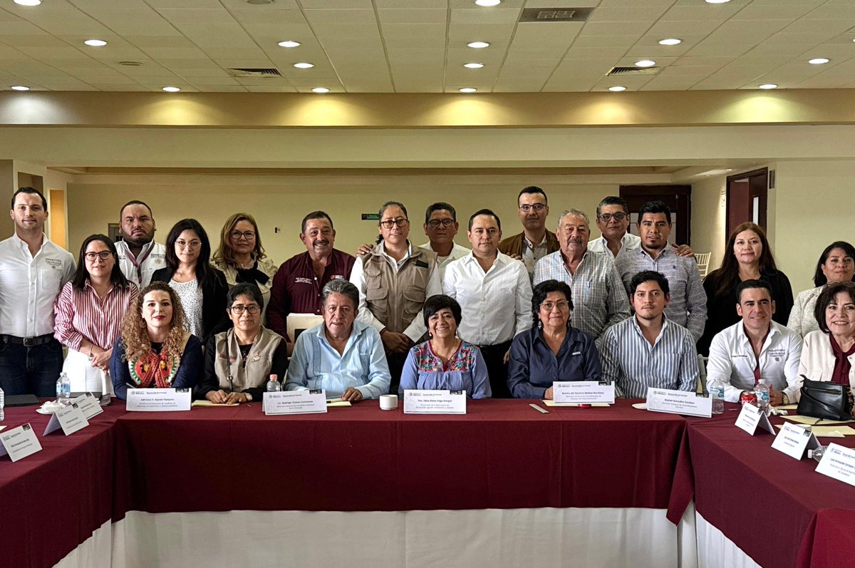 Para reforzar la unidad en territorio, y en coordinación con el titular de <a href="/Conavi_mx/">Conavi</a>, <a href="/RodrigoChvezC/">Rodrigo Chávez</a>, nos reunimos con los equipos de Zac, Ags, SLP, Tamps y Gto.

El Programa de #ViviendaParaElBienestar atenderá a miles de familias con vivienda nueva y bien ubicada.