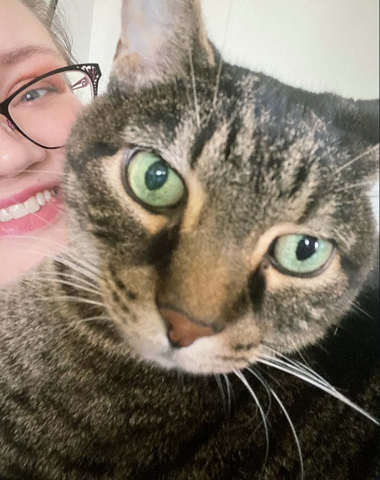 HLCarter_Author's tweet image. Smokey’s cute but a lil’ psycho. Just a smidge. 🥰
