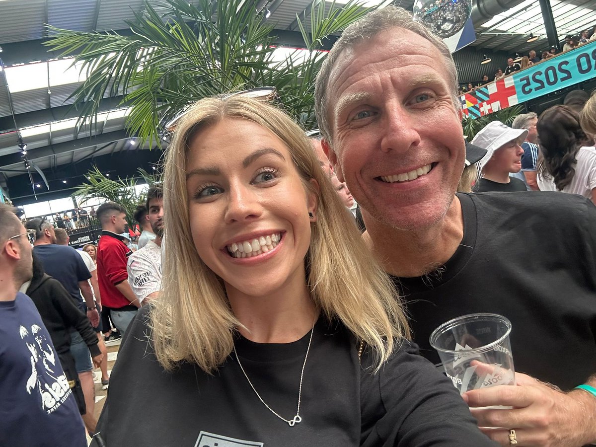 NeilPayne's tweet image. No pics, no footage needed. Class act from start to finish. If you’re lucky with tickets , enjoy the ride, @oasis were unbelievable tonight from start to finish. Privileged to be there with a daughter where all her dreams came true @_milliepayne #OasisLive25 #OasisWembley