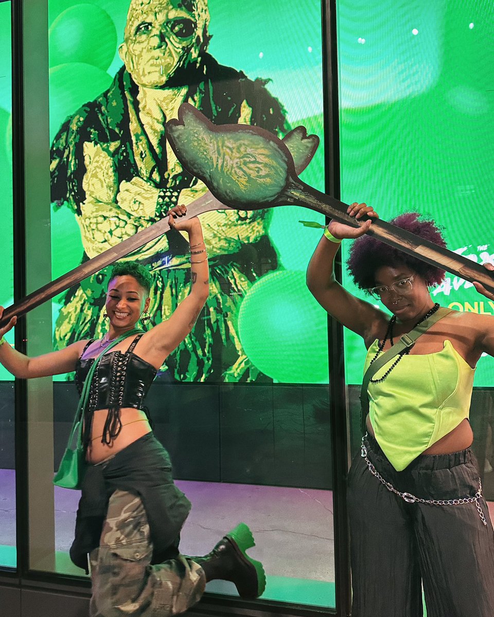 xghorror's tweet image. a quick 48 at SDCC for the @ToxicAvenger premiere 💚⚠️
face hurts from cheesing. you’ll get my review from @HorrorPressLLC soon. been long enough!!!