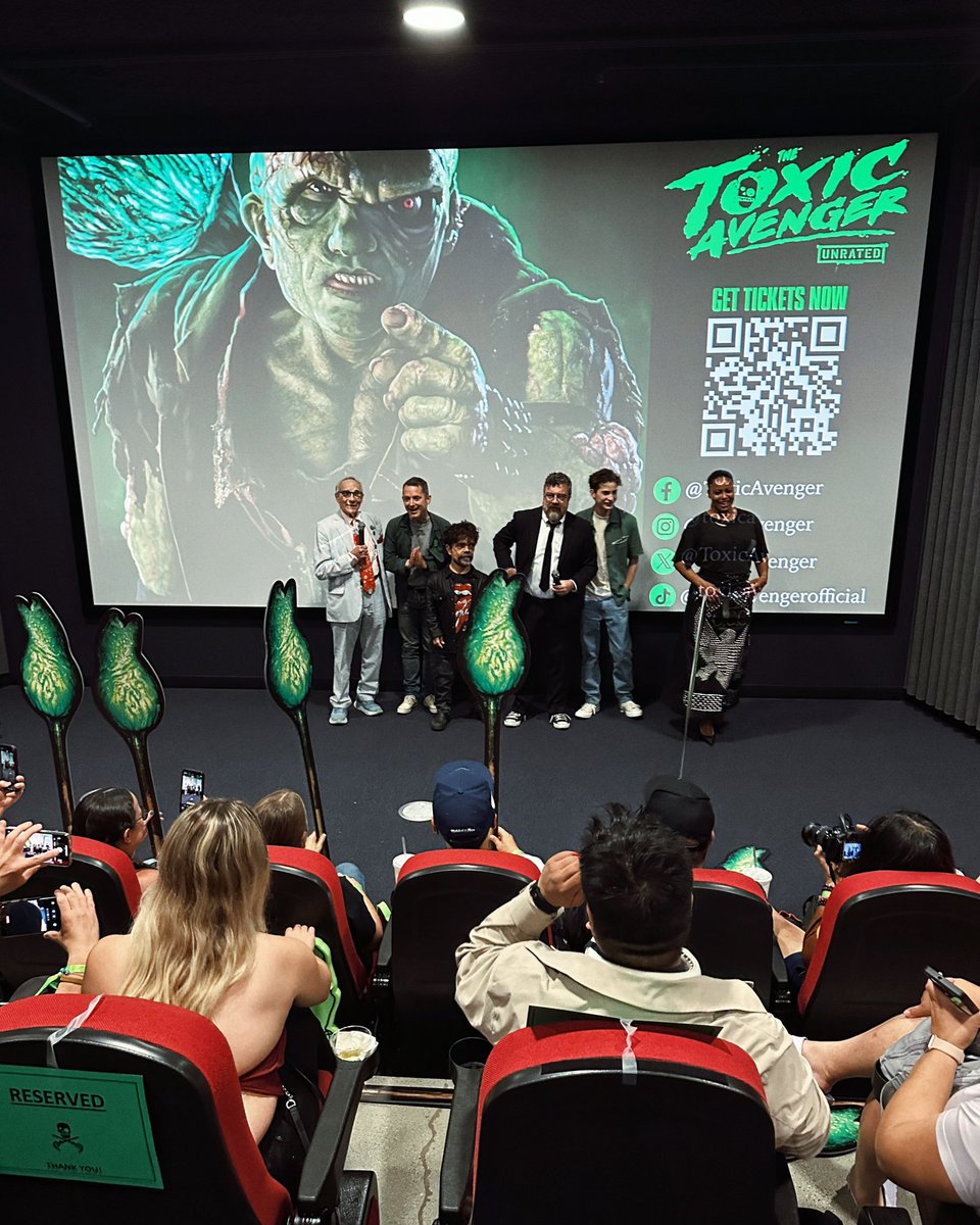 xghorror's tweet image. a quick 48 at SDCC for the @ToxicAvenger premiere 💚⚠️
face hurts from cheesing. you’ll get my review from @HorrorPressLLC soon. been long enough!!!