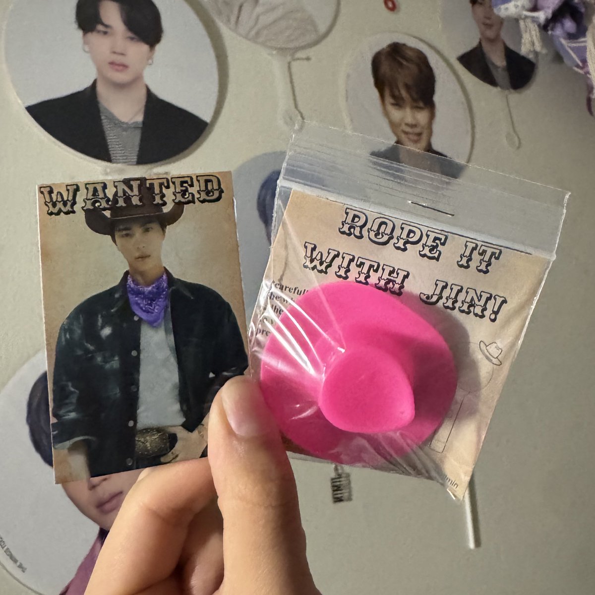 karlita ⁷ •᷄ɞ •᷅ is seeing bts! tweet media