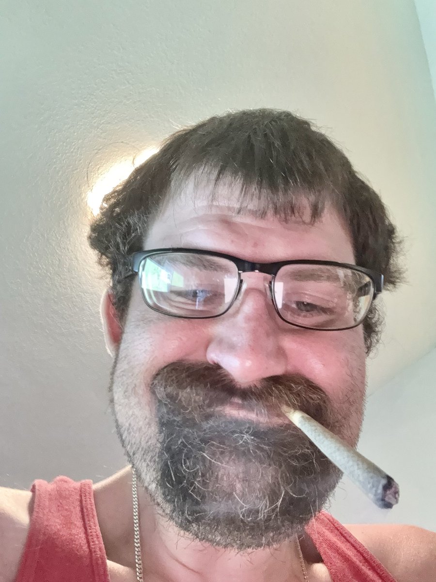 Got this joint all fired up! 

🌲 &amp; 🍯 from <a href="/KushWorldShop/">KushWorld</a> 

🔗 Get it here 👉 kushworld.shop