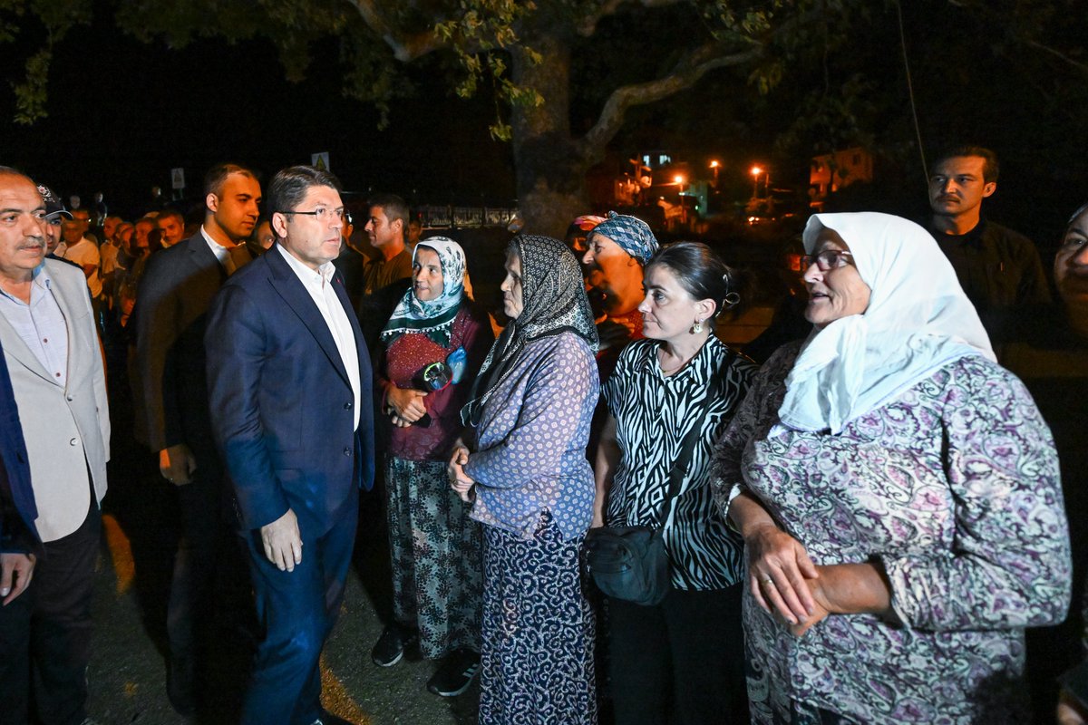 yilmaztunc's tweet image. Bartın’ın Ulus ilçesi Eldeş Köyümüzde çıkan yangından etkilenen hemşehrilerimizi ziyaret ederek geçmiş olsun dileklerimizi ilettik.

Ekiplerimizin hızlı ve etkili müdahalesi sayesinde yangın, ormanlık alana sıçramadan kontrol altına alındı.

Yangından zarar gören…