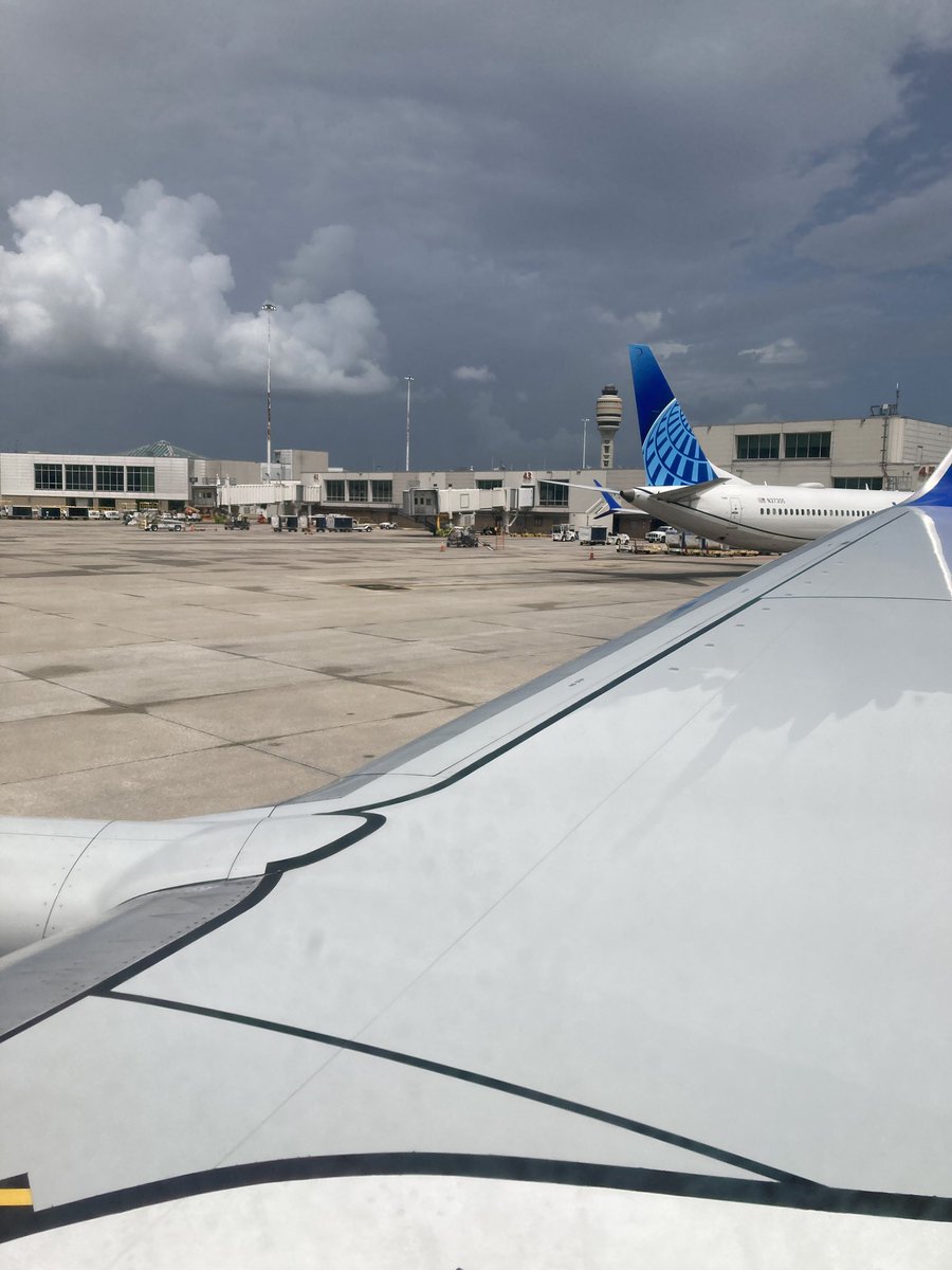 SHIN4NY_'s tweet image. Orlandoに到着しました！

サクッとUberでホテルまで運んでいただき、外付けキーボード⌨️で仕事したいです！🤭

#キーボード沼　#フロリダ　#tech担当その0