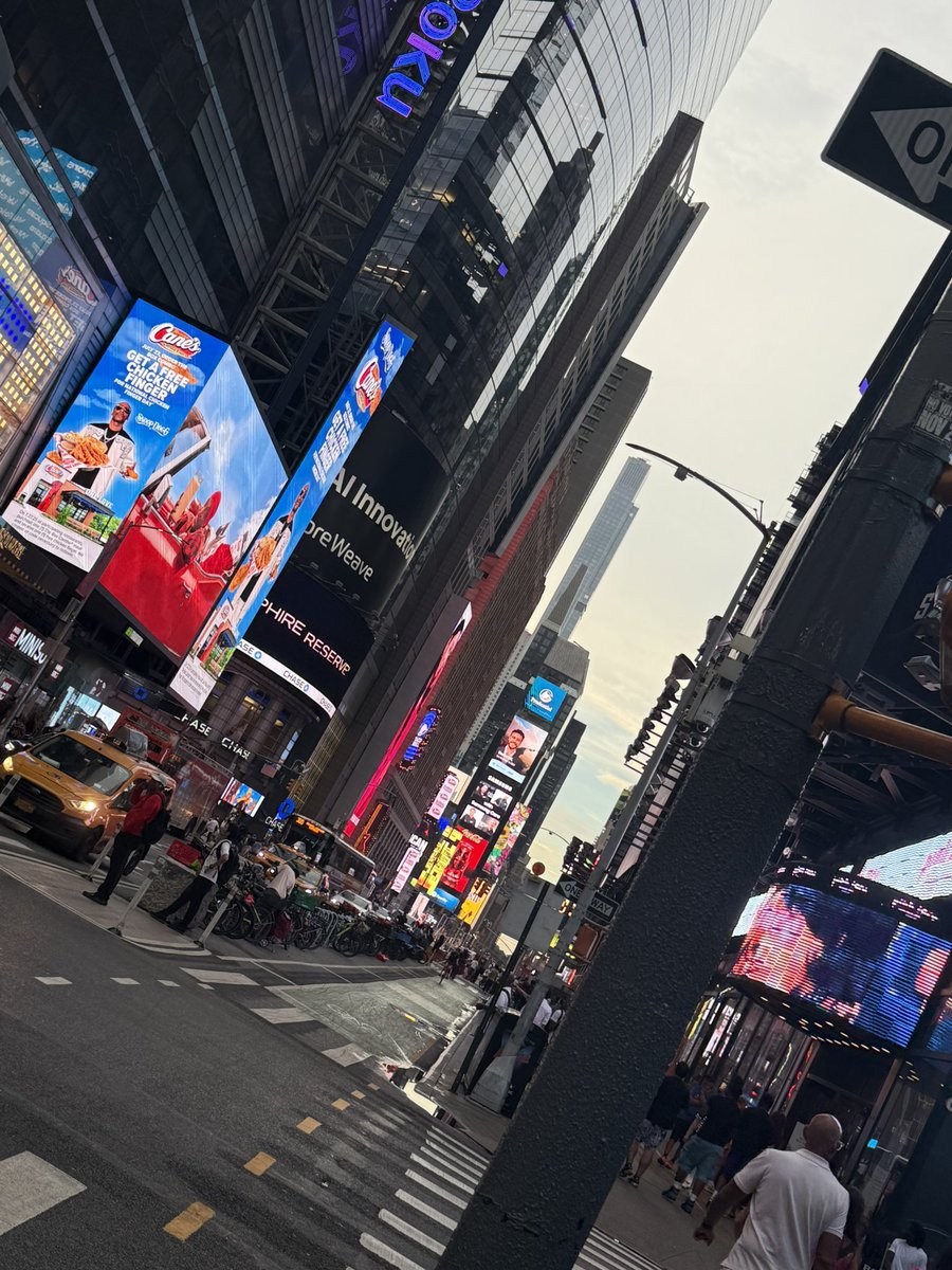 JACHR0's tweet image. Jachro’s Dumpy trolling in time square on a Friday night