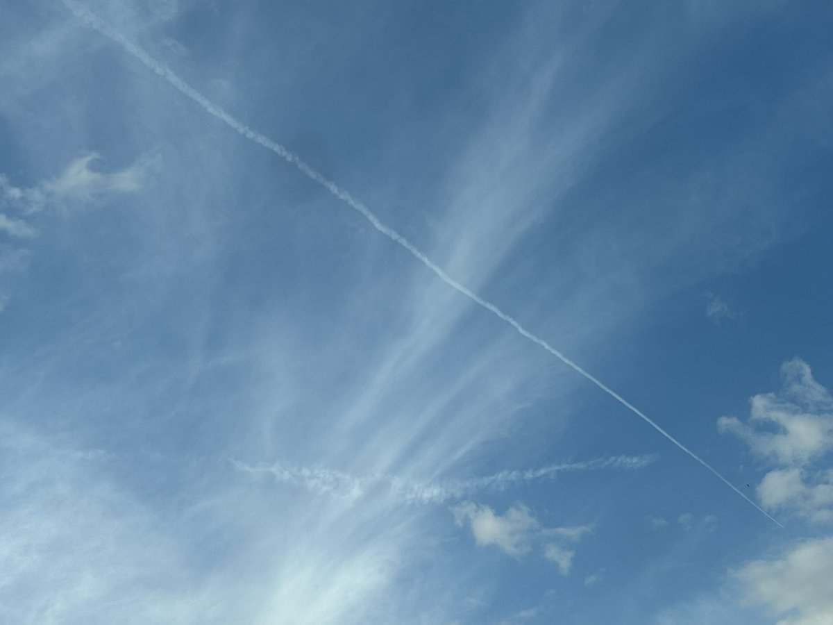 sub__tara's tweet image. Same moment as the sun sets in Massachusetts 7.25.25. Rainbow to the east, other things to the west.