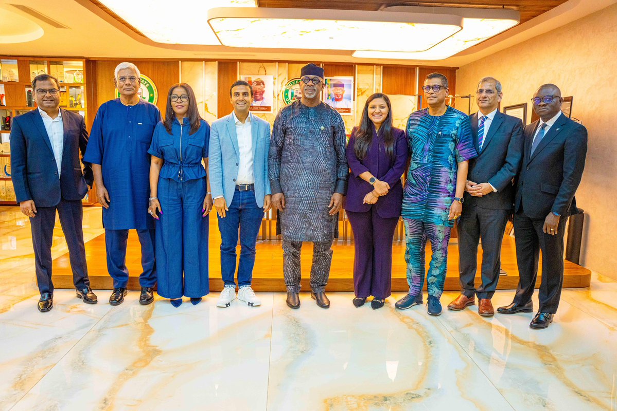KamiyoJnr's tweet image. IT’S OGUN O’CLOCK!
Arise Integrated Form Joint Project Team for World’s Largest Garment Factory
The Ogun State Government @OGSG_Official and Arise Integrated Industrial Platform (IIP), led by President Gagan Gupta, have formed a joint project implementation team for the kickoff…