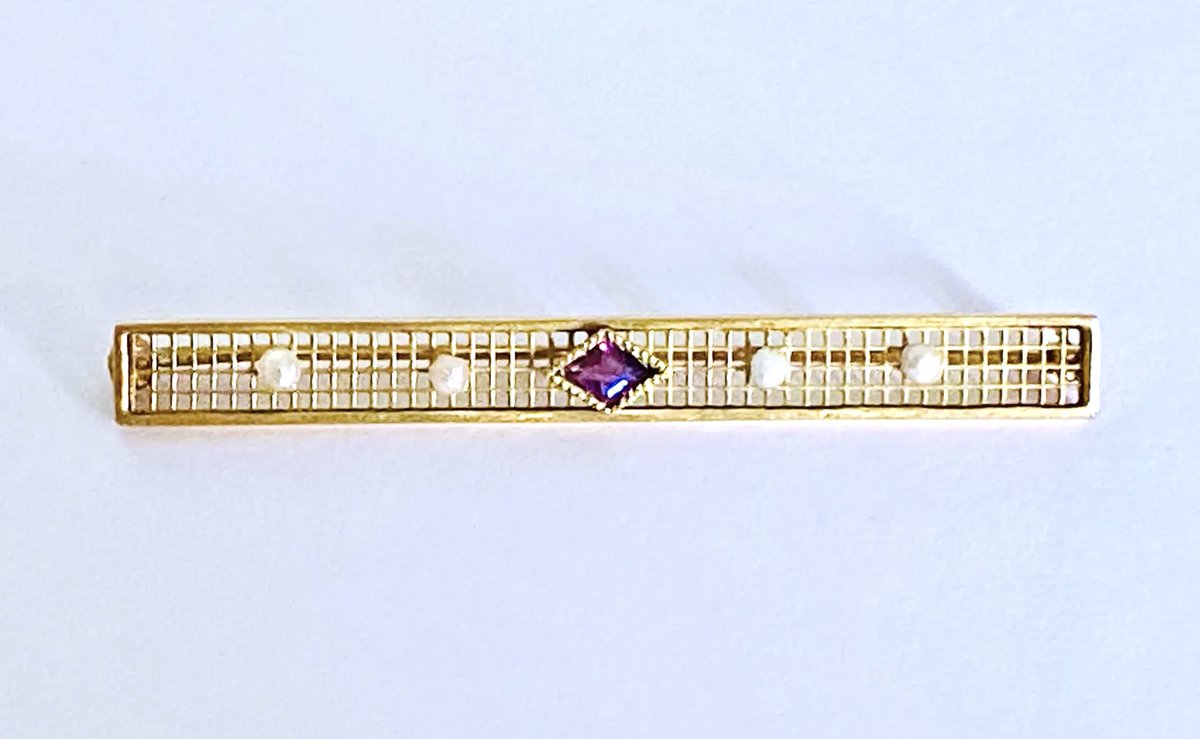 martysatticauc1's tweet image. Vintage Art Deco Bar Pin, Delicate and Feminine 10K Yellow Gold Pin with Four Tiny Accent Pearls and Center Faceted Amethyst, Antique Brooch
etsy.com/listing/189133…
