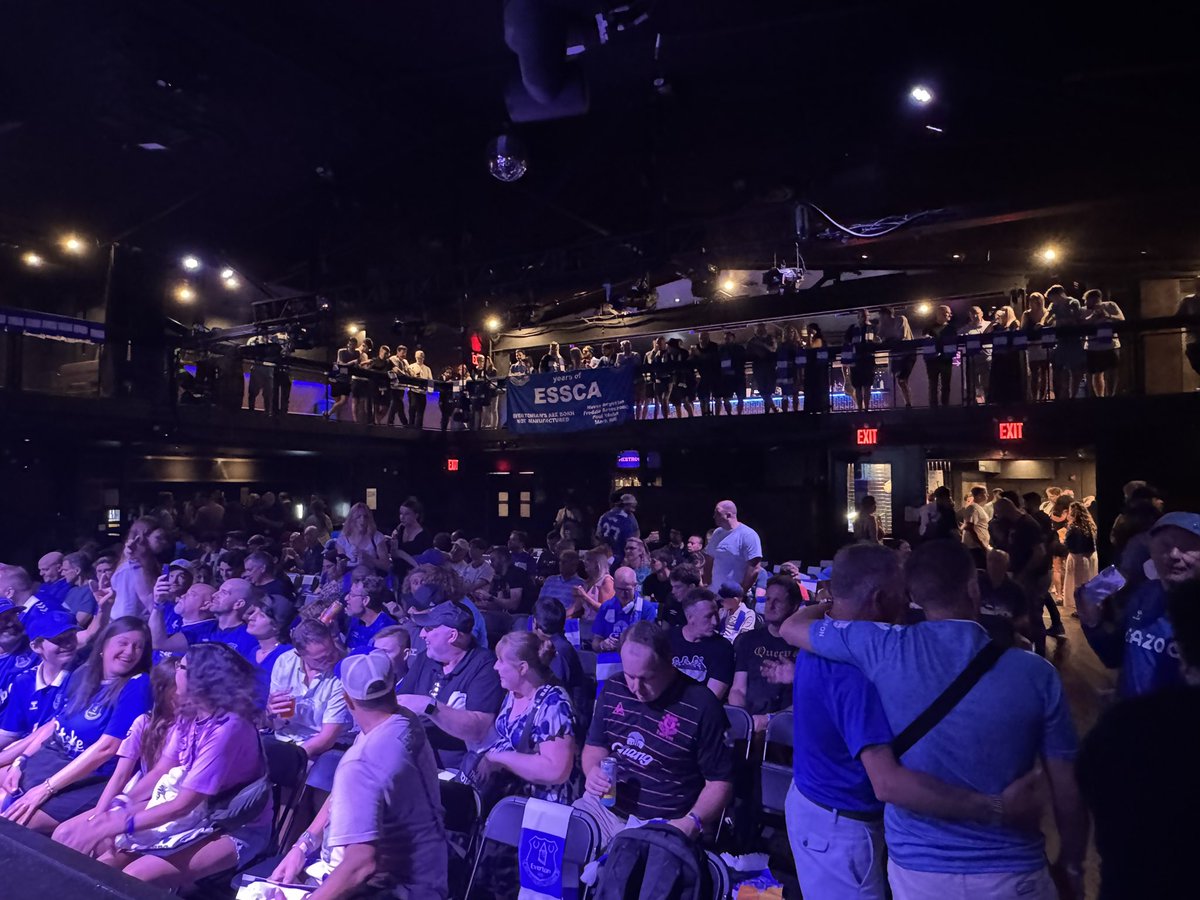 NAToffees's tweet image. Atmosphere building @MenInBlazers @nyc_evertonians @NJ_Toffees