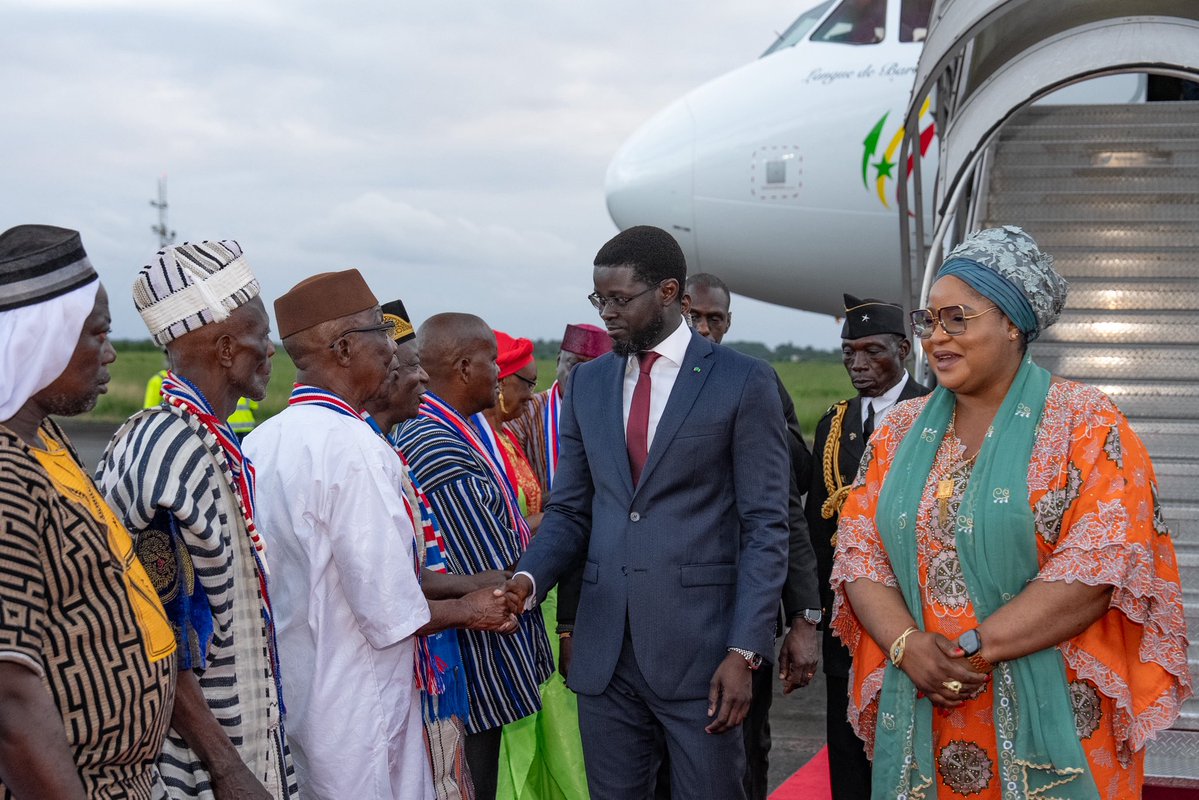PR_Senegal's tweet image. Le @PR_Diomaye est arrivé en début de soirée à Monrovia, ce vendredi 25 juillet 2025, où il prendra part demain aux célébrations du 178e anniversaire de l’indépendance nationale du Libéria. À son arrivée, il a été accueilli avec tous les honneurs par les autorités libériennes.