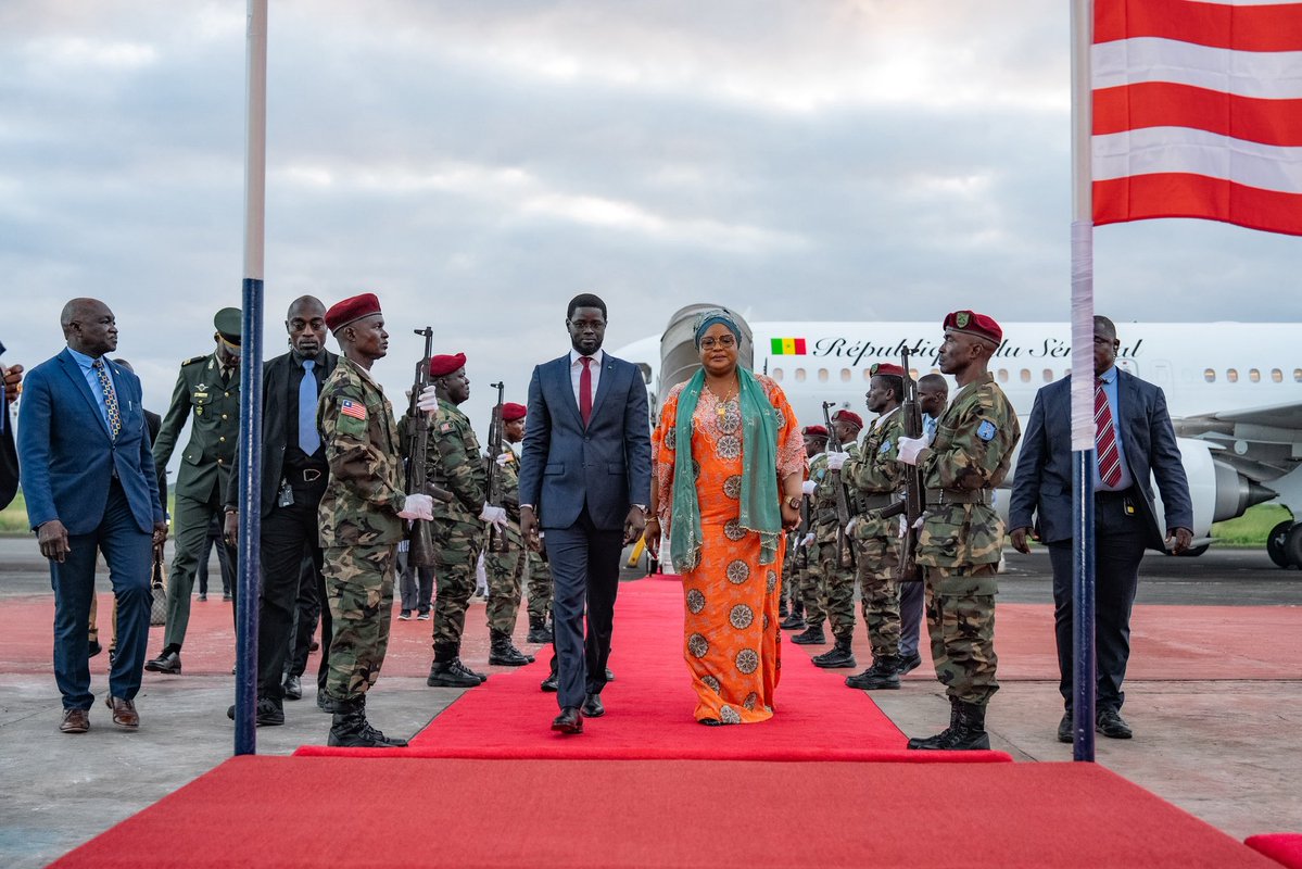 PR_Senegal's tweet image. Le @PR_Diomaye est arrivé en début de soirée à Monrovia, ce vendredi 25 juillet 2025, où il prendra part demain aux célébrations du 178e anniversaire de l’indépendance nationale du Libéria. À son arrivée, il a été accueilli avec tous les honneurs par les autorités libériennes.