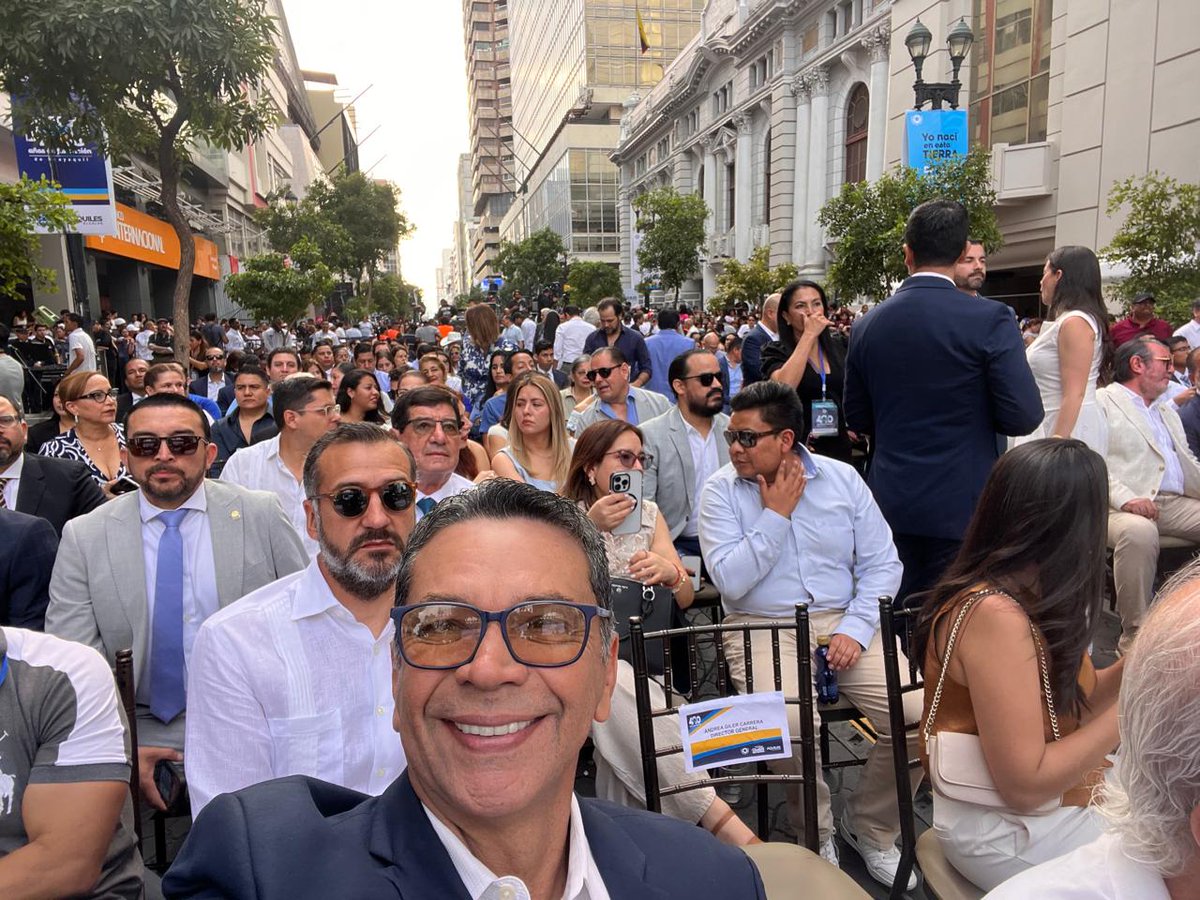 MHumbertoAE5's tweet photo. Hoy celebramos los 490 años de la fundación de Guayaquil, ciudad de historia, fuerza y gente que no se rinde. Acompañamos a nuestro compañero alcalde @aquilesalvarez en la sesión solemne, compartiendo este homenaje a la Perla del Pacífico y a su gente que la hace grande cada día. https://t.co/0LwDzeP5X4
