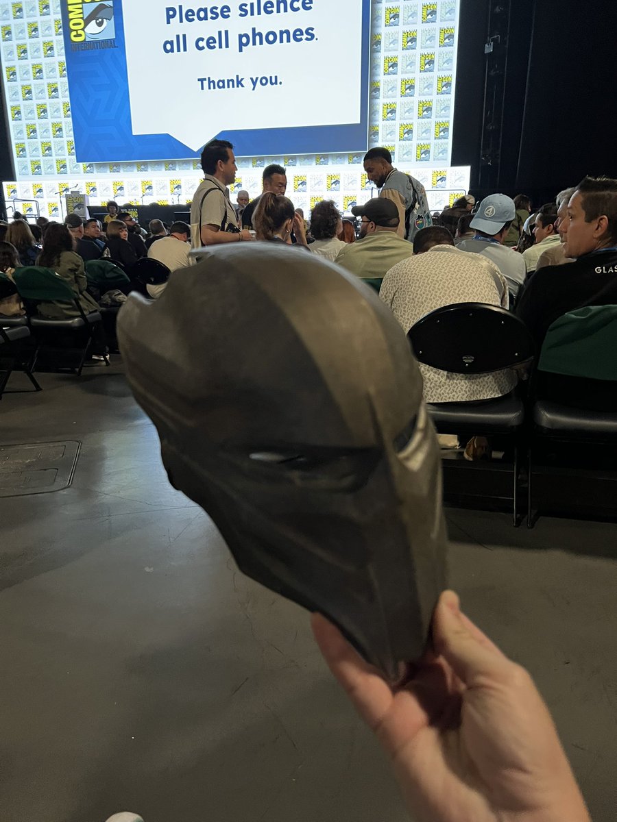 Looks like Hall H is getting ready for battle. 
#SDCC #HallH #PredatorBadlands