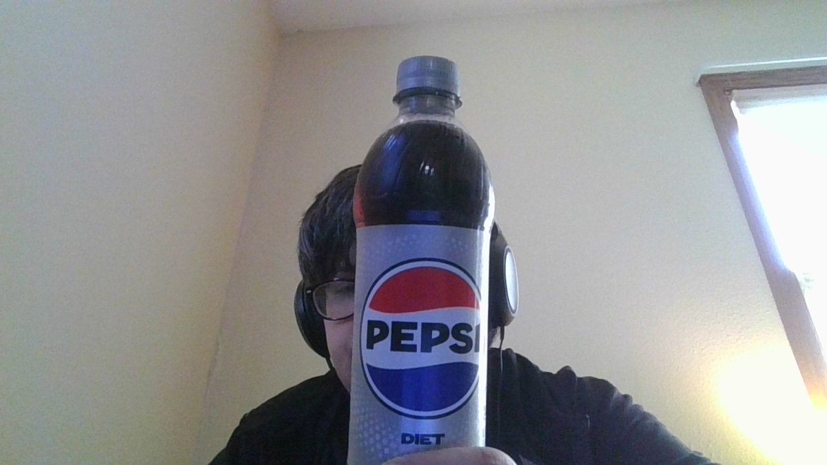 SpookyHorrorFan's tweet image. 馃槉馃巸馃枻 For supper, right now I'm having a Bologna sandwich, my serving size of Sour Cream & Onion flavored Pringles and a bottle of Diet Pepsi.