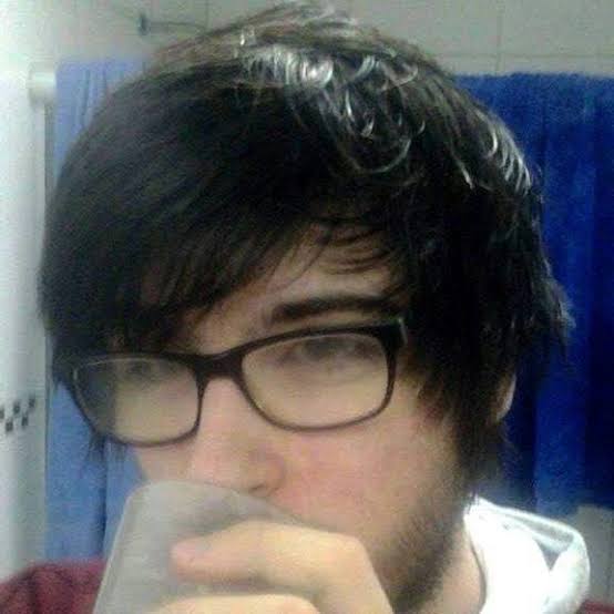 gemaplys_postou's tweet image. Não 

Bebam água