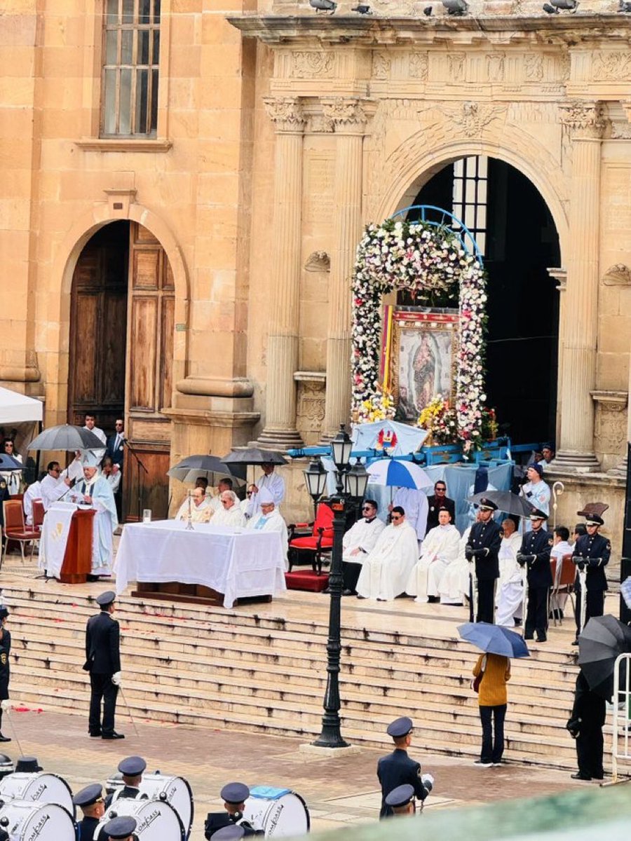 BlancaIslasM's tweet image. La virgen del Topo en Bogotá, Colombia. 🇨🇴 esperamos el milagro.