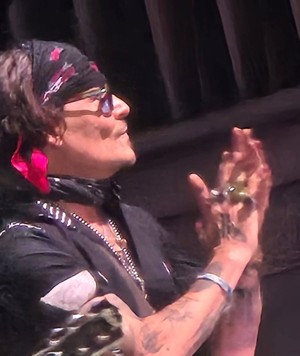 loolidepp's tweet image. New photos of #JohnnyDepp with @DisVicious1 in cover βParanoidβ for Ozzy Osbourne at the O2 Arena in London on 25 July 2025 β€οΈ
Credit to Fiona Freeman FB β€οΈ