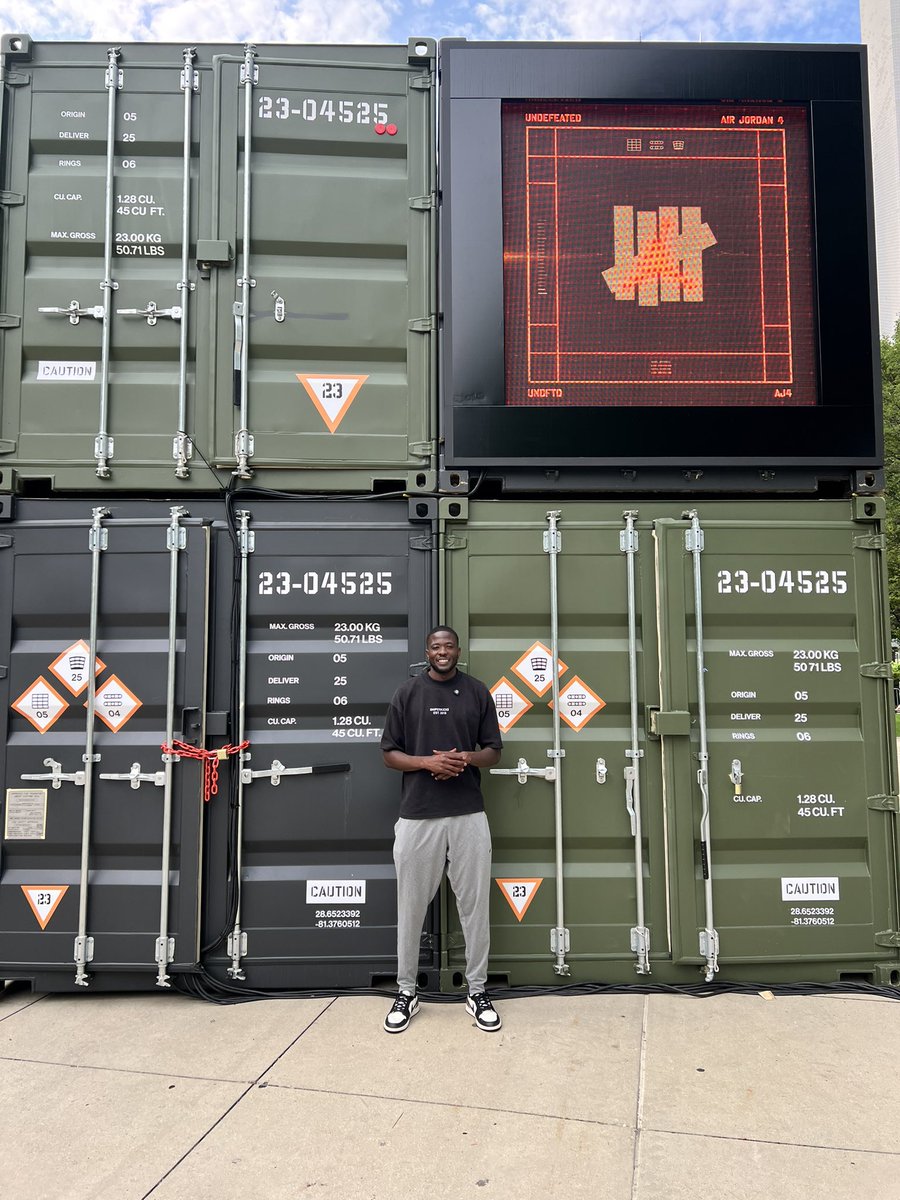 snipernick32's tweet image. JORDAN 4 UNDEFEATED CHICAGO POP UP ✅ SNEAKER FOR THE YEAR?