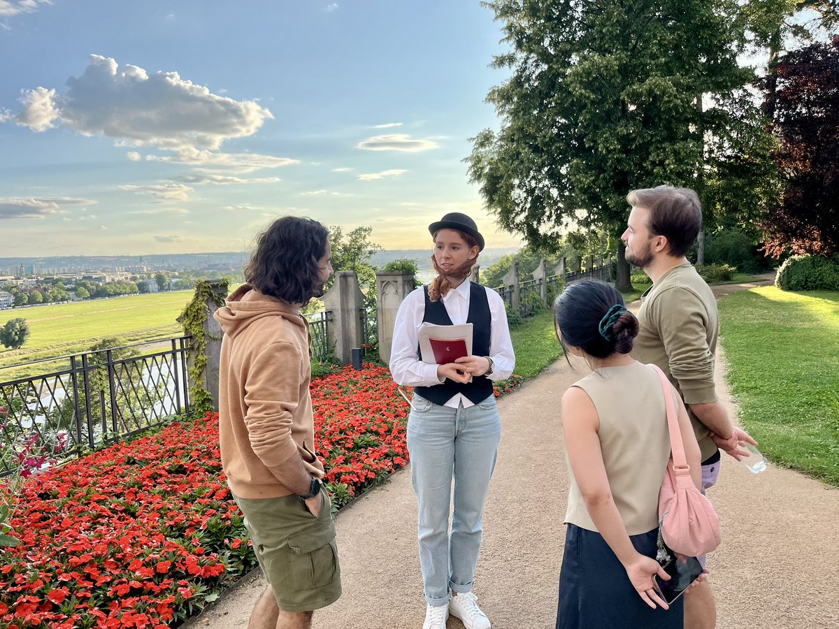 MPS_cog's tweet image. The by now traditional Murder Mystery Dinner lended a nice theatrical touch to our Cognition Academy with the beautiful backdrop of Schloss Eckberg in Dresden. Huge thanks to all the involved artists and writers of the piece! #passionforscience #maxplanckschools 🥁🥂🥸👀