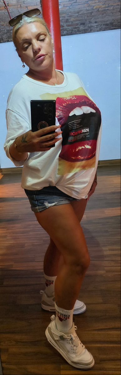 Infamous 70's Porn Film ( Deep Throat ) Customized on a Tshirt,  Specially for Me  ❤️
@  coyoteugly  #deepthroat #pornfilm